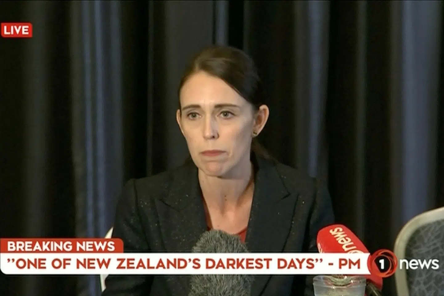 - Folk vil ønske en forandring, og det forpligter jeg mig til, siger premierministeren om landets våbenlovgivning. Reuters Tv/Reuters