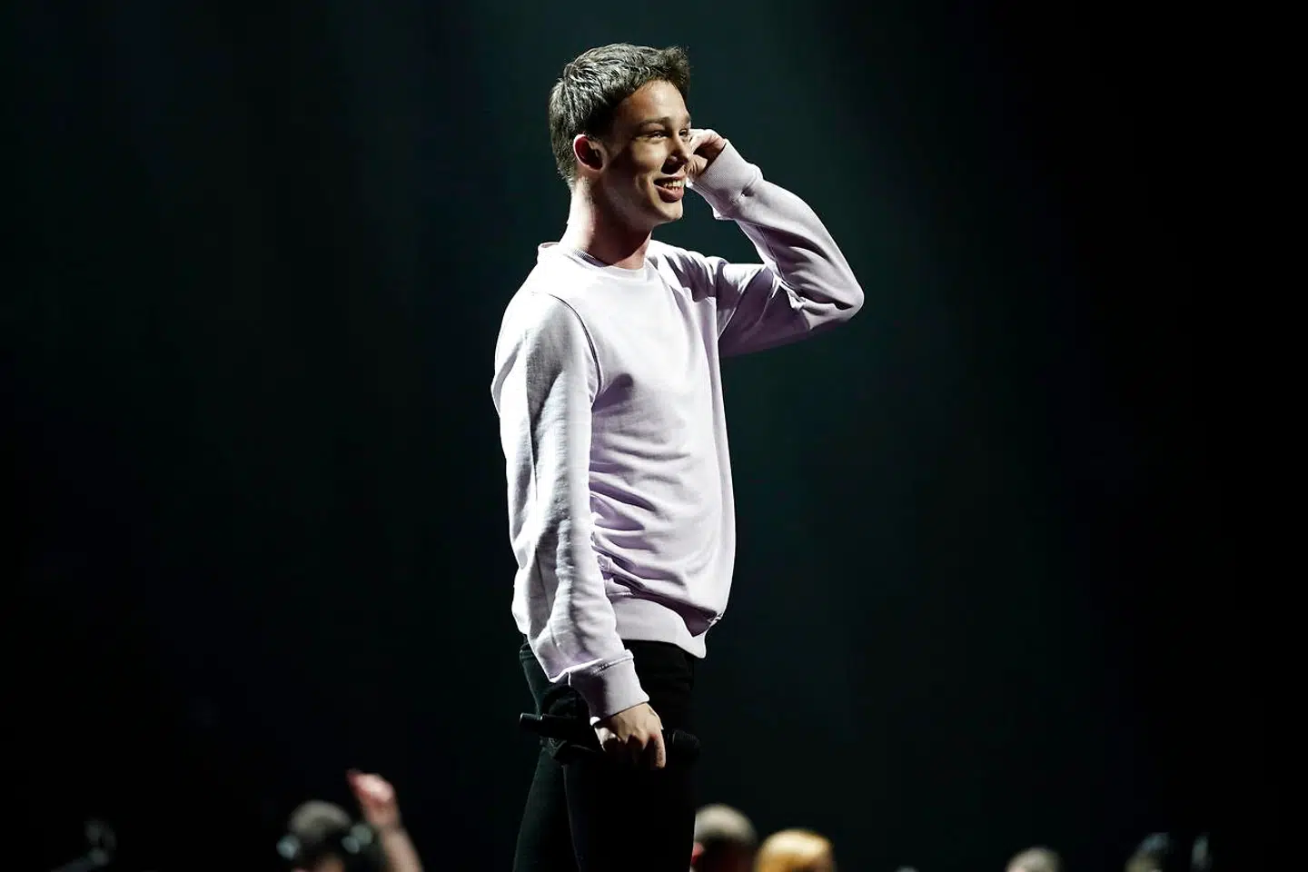 Hugo Helmig ved aftenens show, hvor han sang sit nummer 'Young like this.' (Foto: Martin Sylvest/Ritzau Scanpix 2019)