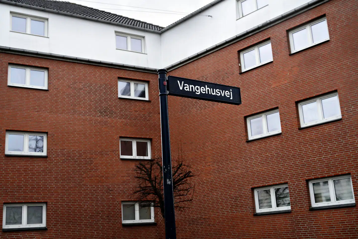 Vangehusvej på ydre Østerbro i København, fredag den 15. marts 2019.En 81-årig kvinde og en 80-årig mand er blevet kvalt, og politiet har sigtet en 26-årig mand for drab på de to ældre mennesker samt en 83-årig kvinde, der allerede er blevet kremeret. Det er sket i et ejendomskompleks på Vangehusvej på ydre Østerbro fra 7. februar til 7. marts i år. Foto: Philip Davali/Ritzau Scanpix