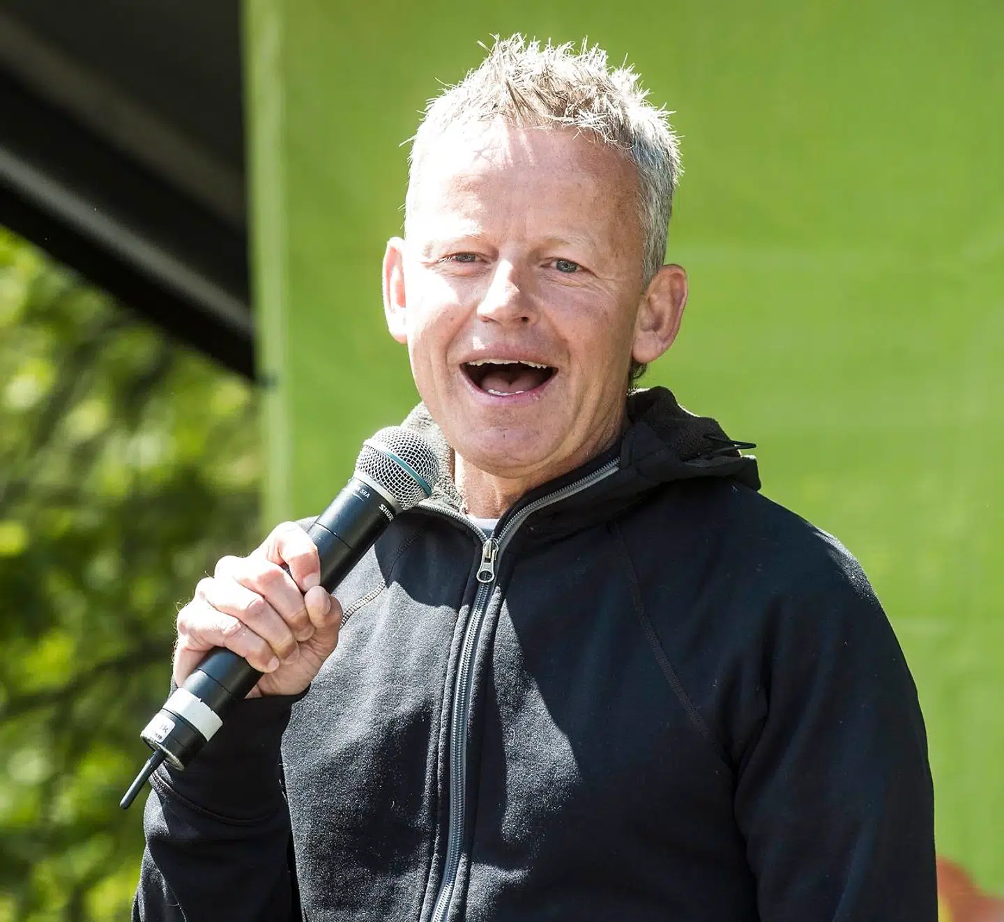 Bubber mener ikke, at Hugo Helmig bør spille i X Factor fredag aften.