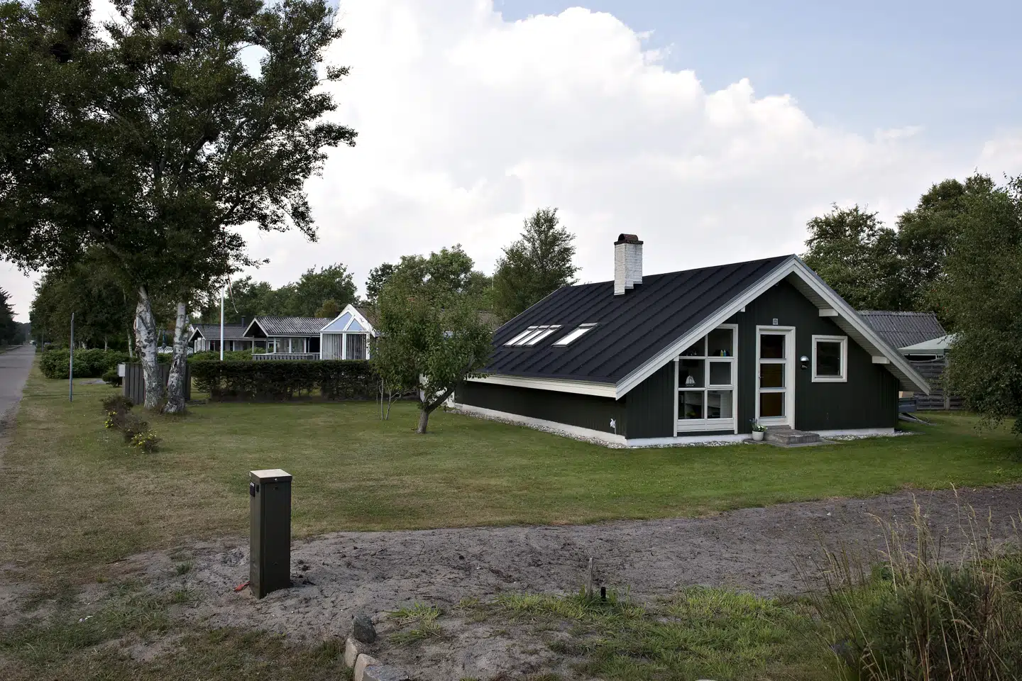 Mal sommerhuset i farver som sort, grå og blå, råder ejendomsmægleren. (Arkivfoto) Henning Bagger/Ritzau Scanpix