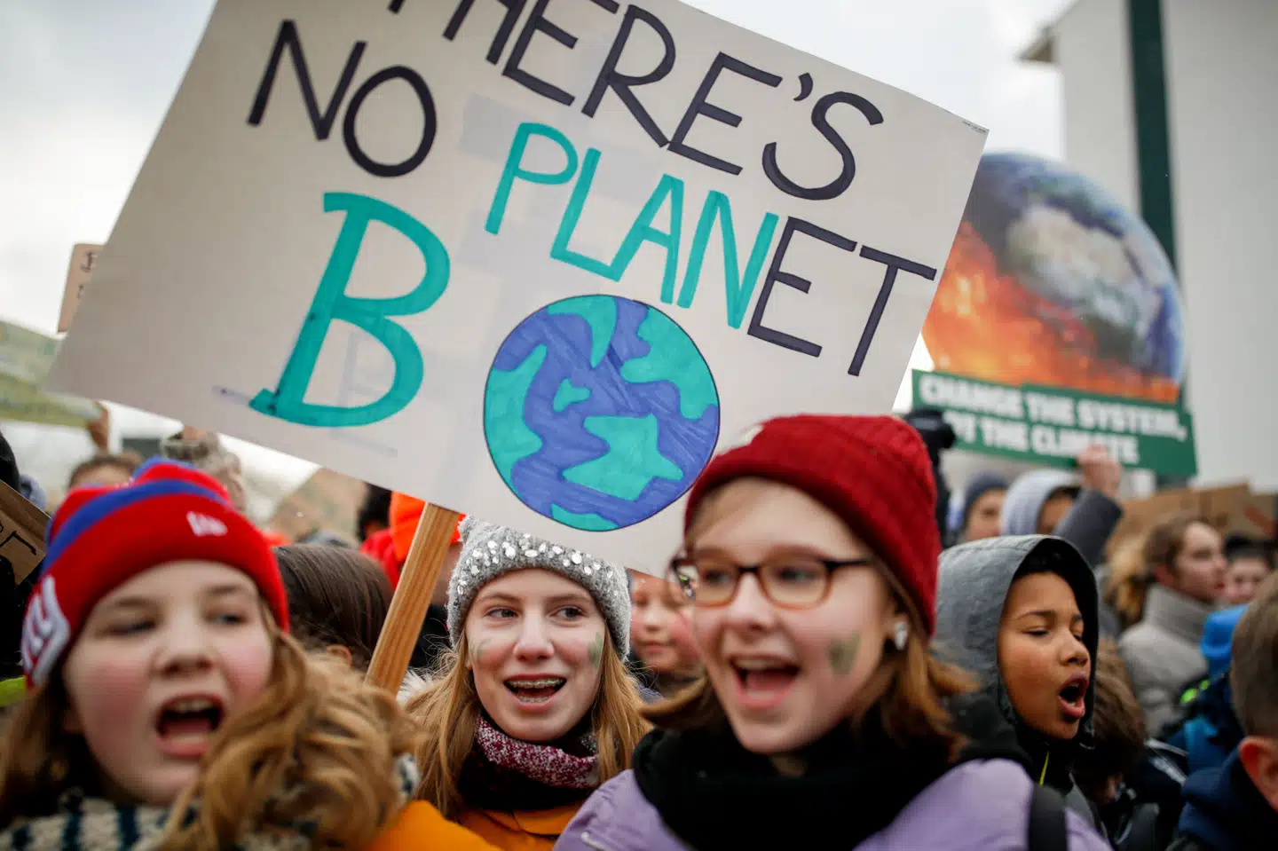 Den 15. marts går klimabekymrede børn, unge og voksne sammen i en global strejke under bevægelsen FridaysForFuture, som er startet af den 16-årige svensker Greta Thunbergs Skolstrejk för klimatet. Den 25. januar 2019 gik skoleelever på gaden under samme bevægelse (på billedet) i Berlin. Odd Andersen/Ritzau Scanpix