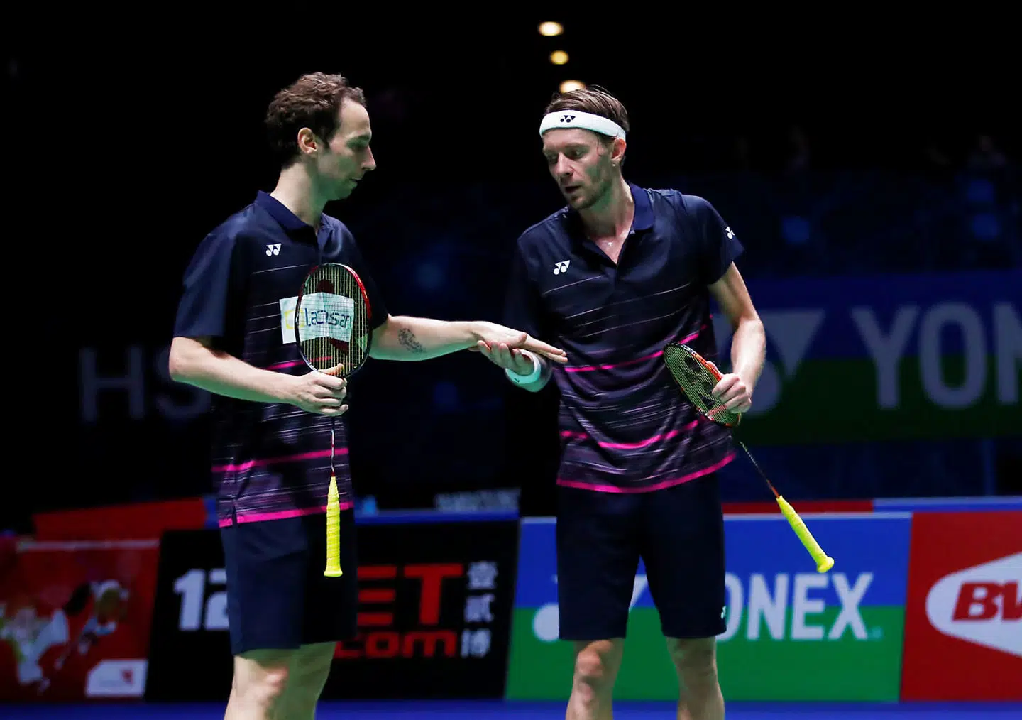 Carsten Mogensen og Mathias Boe på badmintonbanen ved sidste uges All England-turnering.