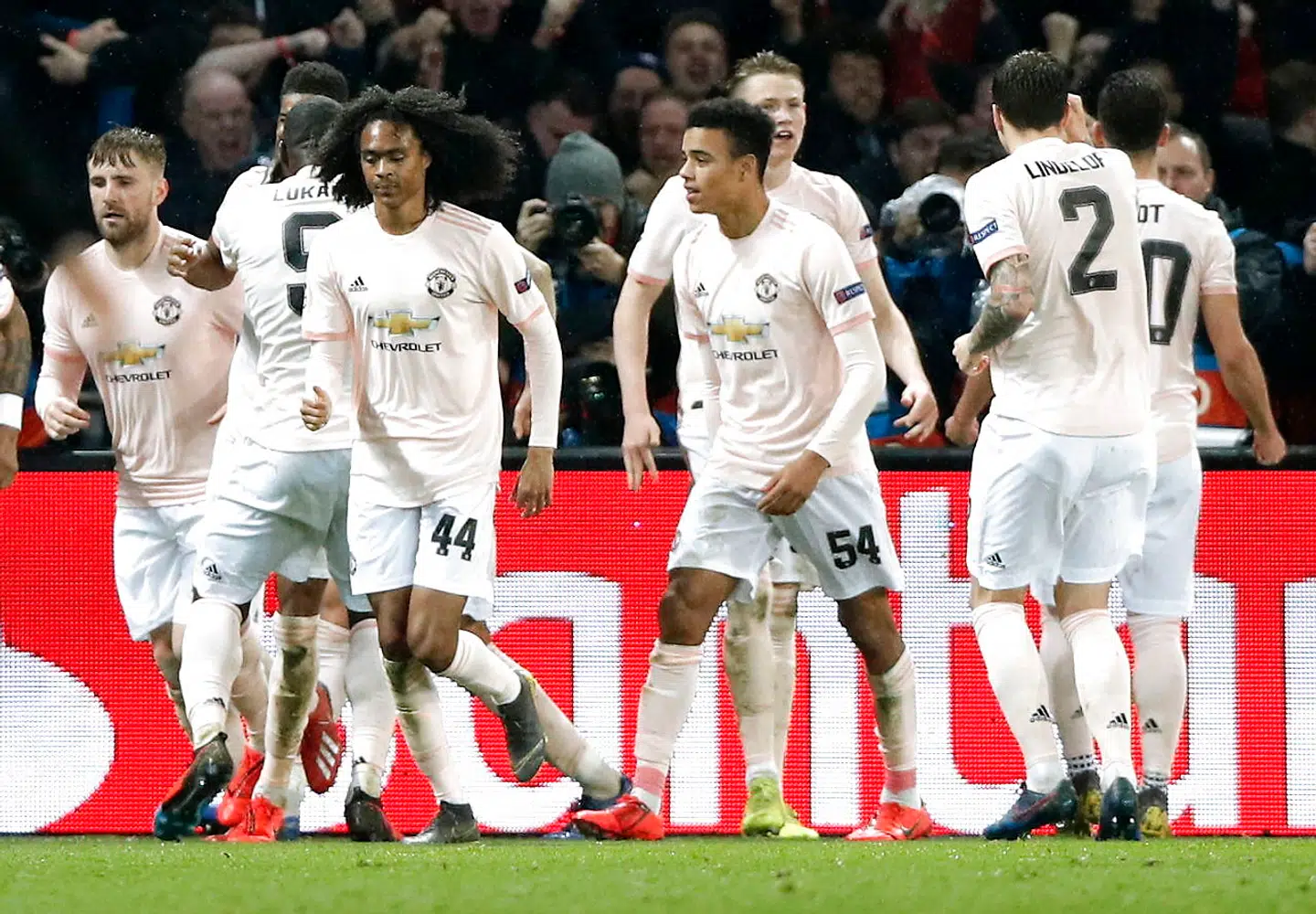 Mason Greenwood (nummer 54) og Tahith Chong (nummer 44) i aktion for Uniteds førstehold mod PSG.