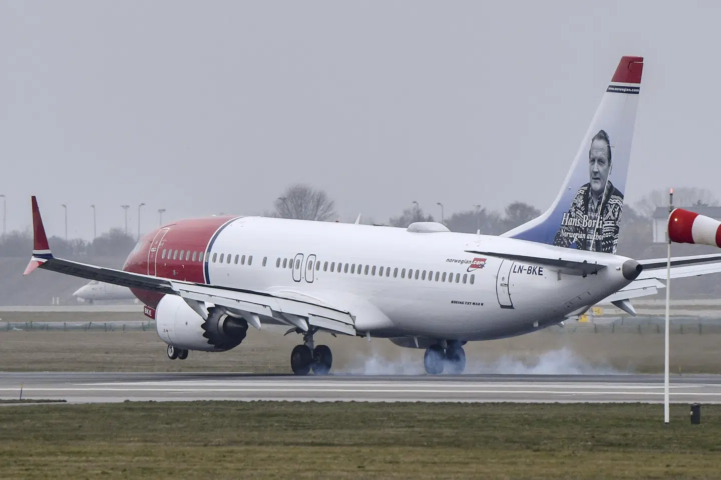 Norwegian har 18 fly af typen Boeing 737 MAX 8, som ikke længere må flyve i Europa. Myndigheder undersøger, om der er en sammenhæng mellem to ulykker med flytypen på knap et halvt år. 50090 Johan Nilsson/Tt/Ritzau Scanpix