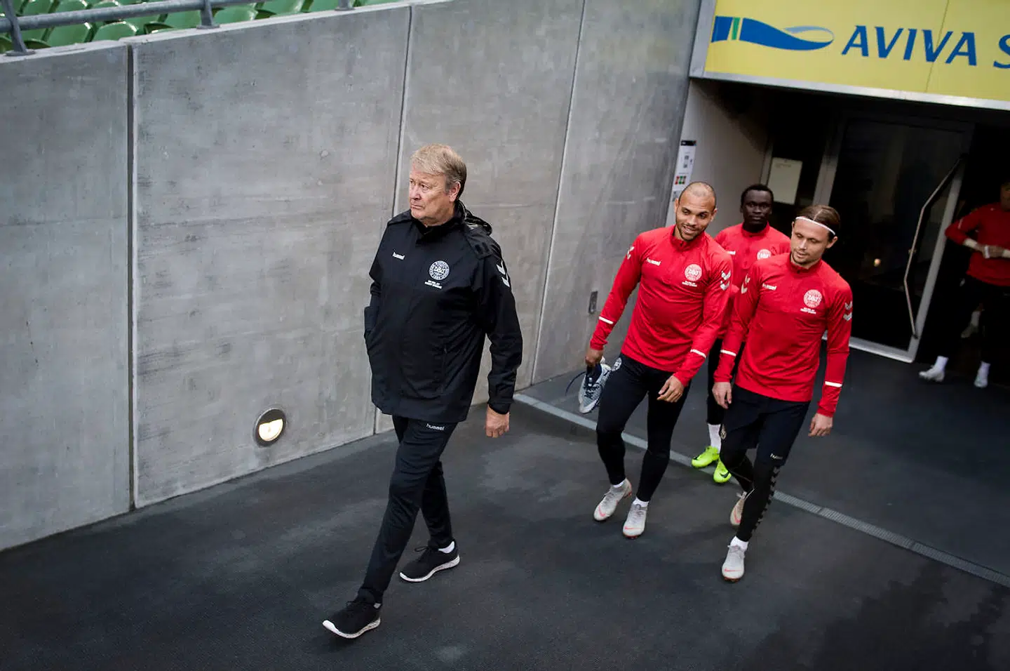 Åge Hareide og landsholdsspillerne kommer ikke til at træne i Danmark inden de kommende landskampe.