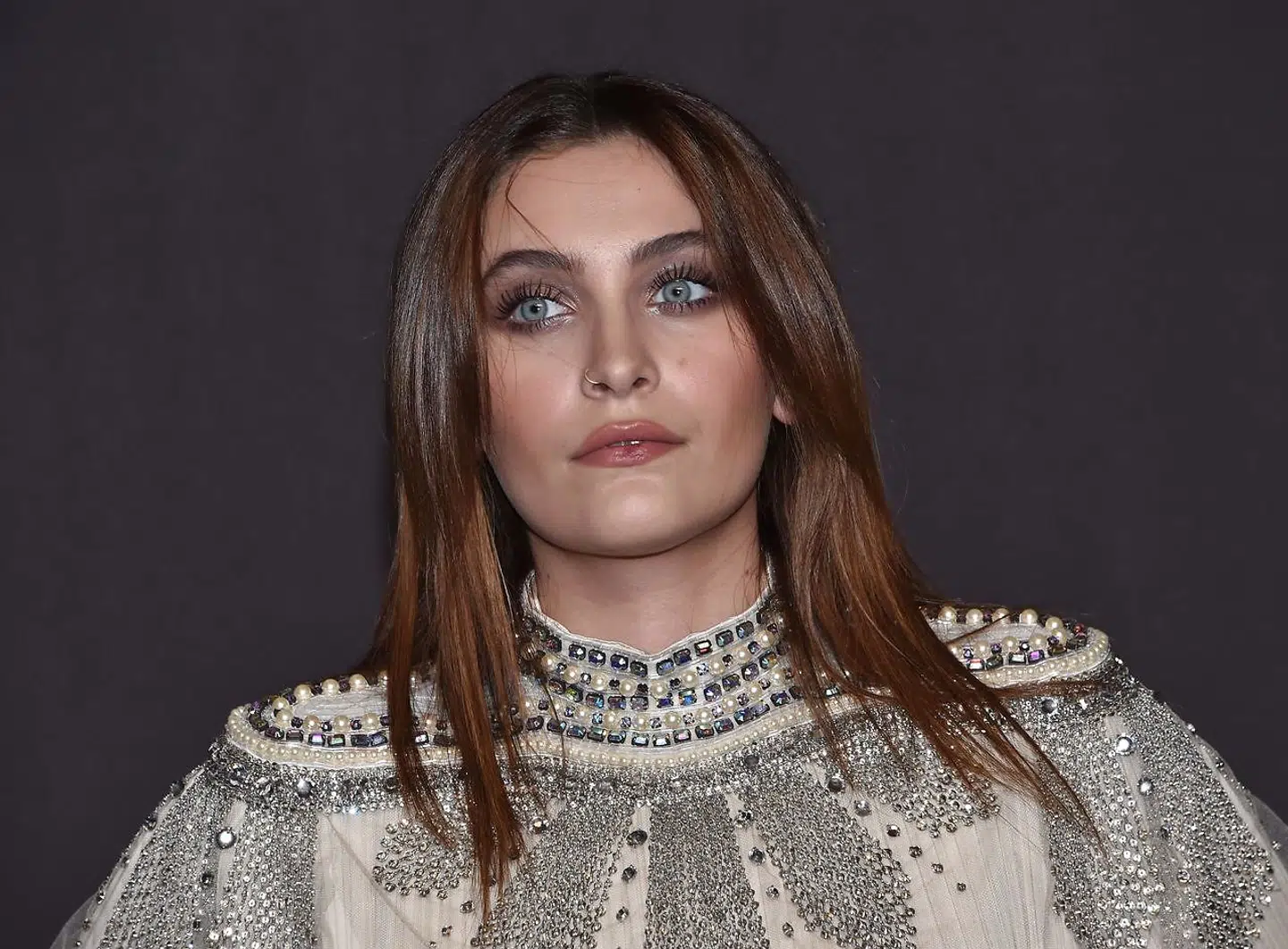 Paris Jackson lader sig ikke opildne af beskyldningerne, der bliver fremsat mod hendes afdøde far.
