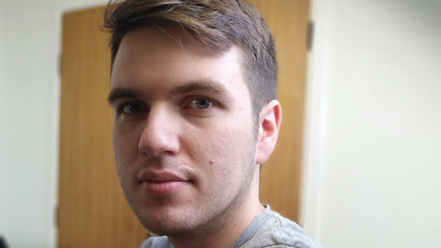 Henrik har først fået MFR-vaccinen i en alder af 23 år. Han var ikke klar over, at han ikke havde fået vaccinen, før han om det med sin mor.