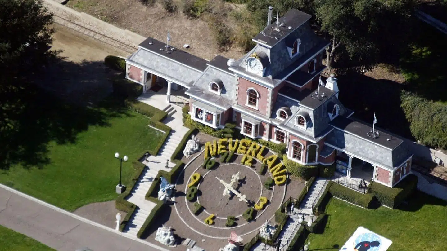 Neverland Valley Ranch er mest berømt som værende den legendariske popkonge Michael Jackson's hjem fra 1988 til 2005. Ranchen er opkaldet efter den fantasi ø, som i historien om Peter Pan er der, hvor man aldrig bliver voksen.