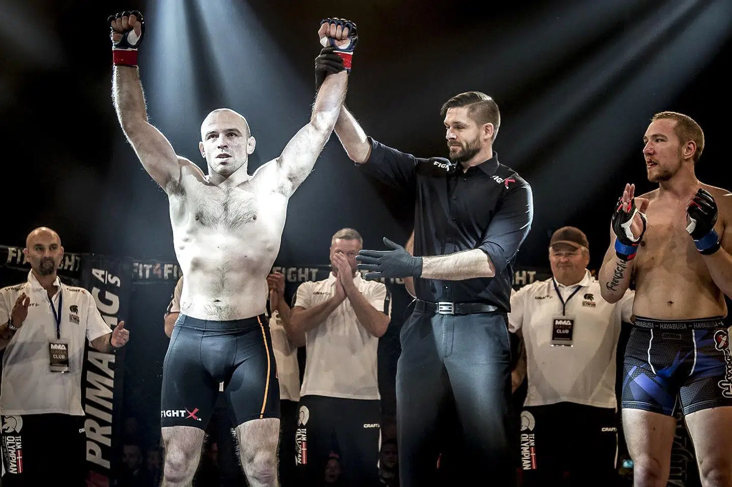 Mark O. Madsen efter sin kamp mod den tidligere svenske MMA-mester Matthias Freyschuss.