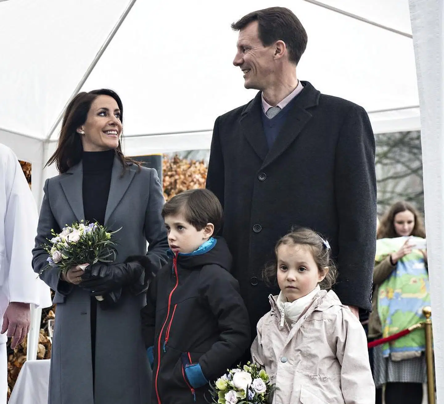 Prinsesse Marie og børnene Henrik og Athena flytter med, når prins Joachim tager til Paris for at uddanne sig i militæret.