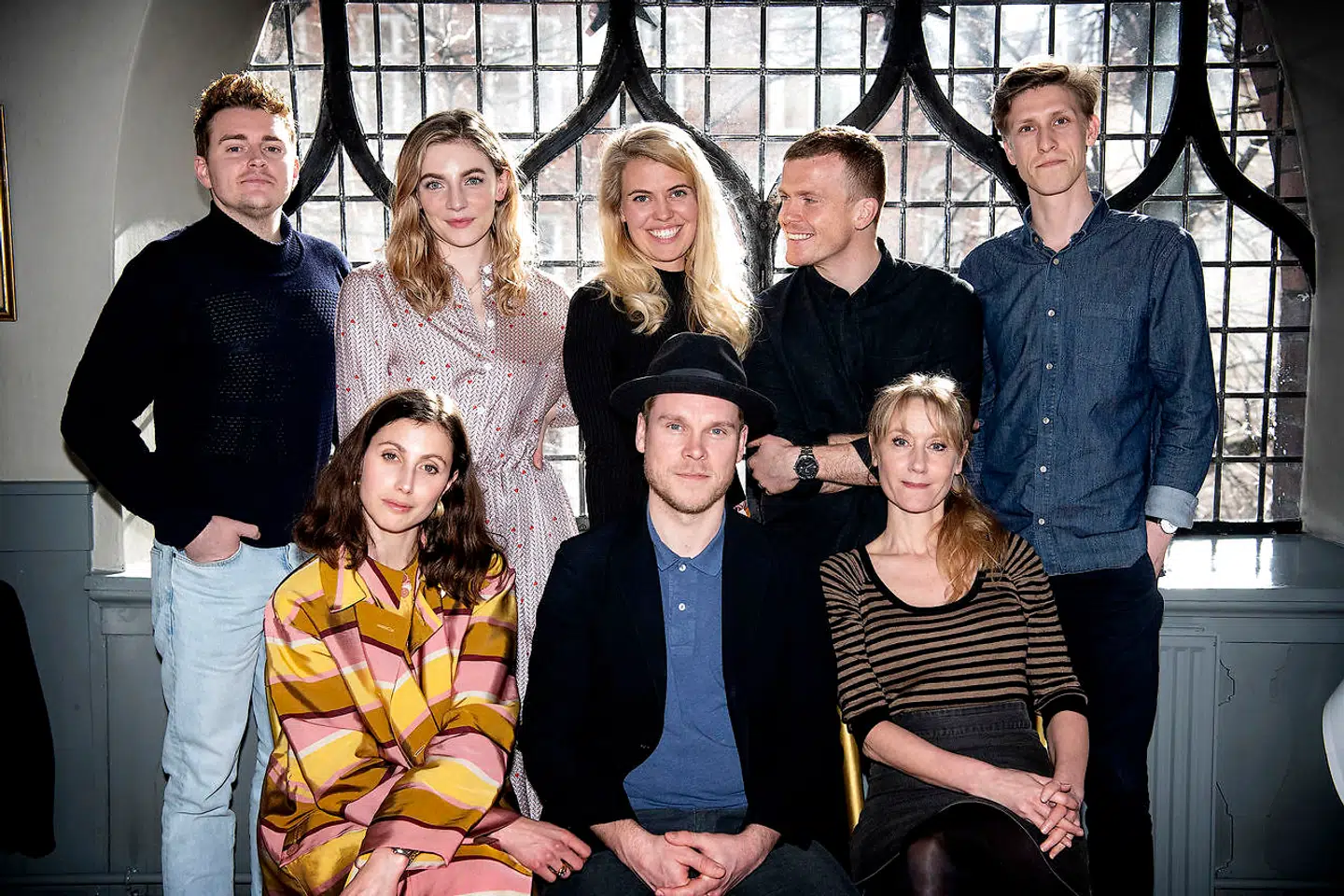 Molly Egelind, Jesper Groth, Anna Stochkholm, Morten Hee Andersen og Mikkel Hilgart sees på øverste række. Nederst er det Katrine Greis-Rosenthal , Thue Ersted Rasmussen og Anette Støvelbæk fra pressemødet på anden sæson af Sygeplejeskolen. (Foto: Nils Meilvang/Ritzau Scanpix)