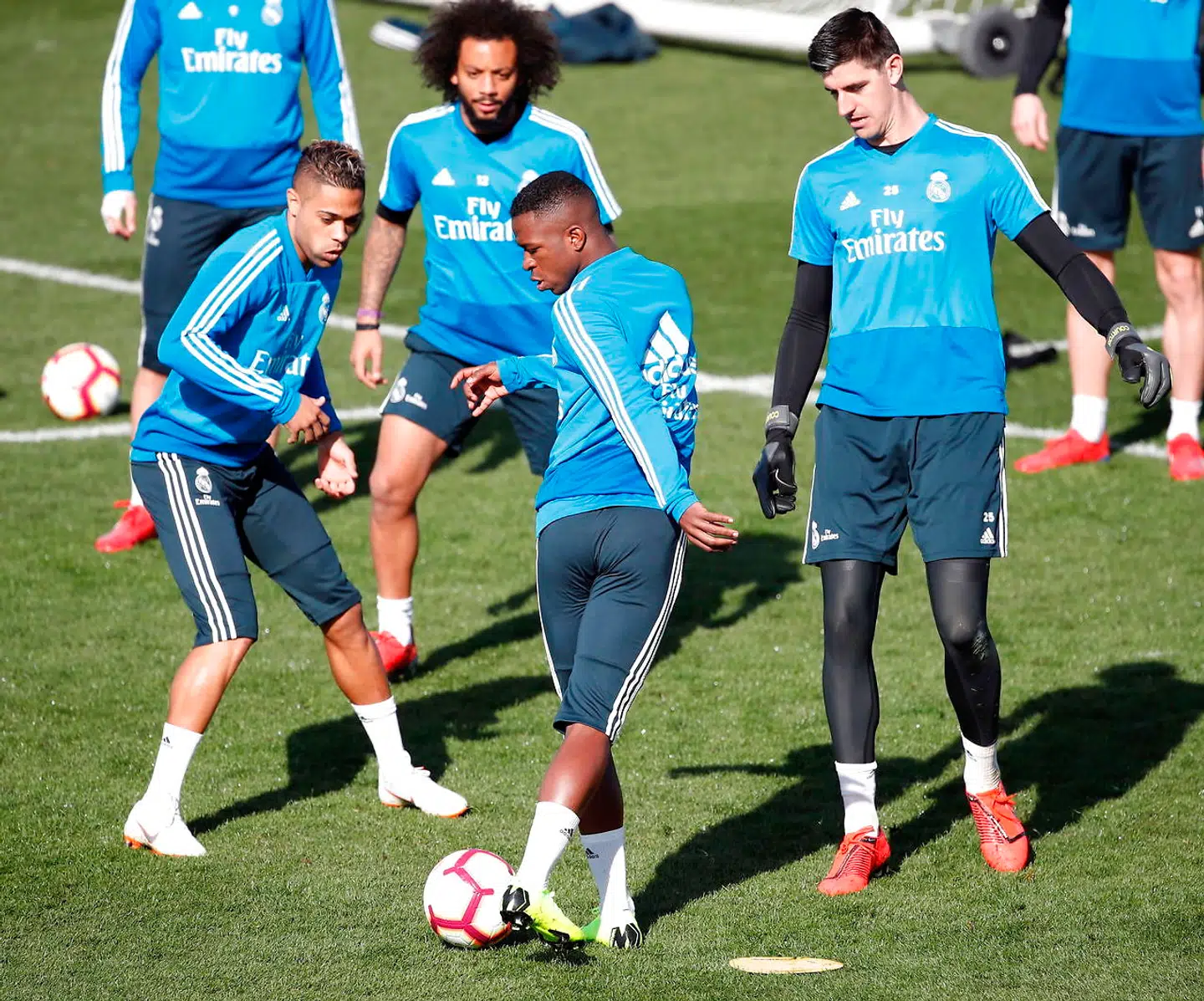 Mariano, Marcelo, Vinicius jr. og målmand Thibaut Courtois til Real-træning.