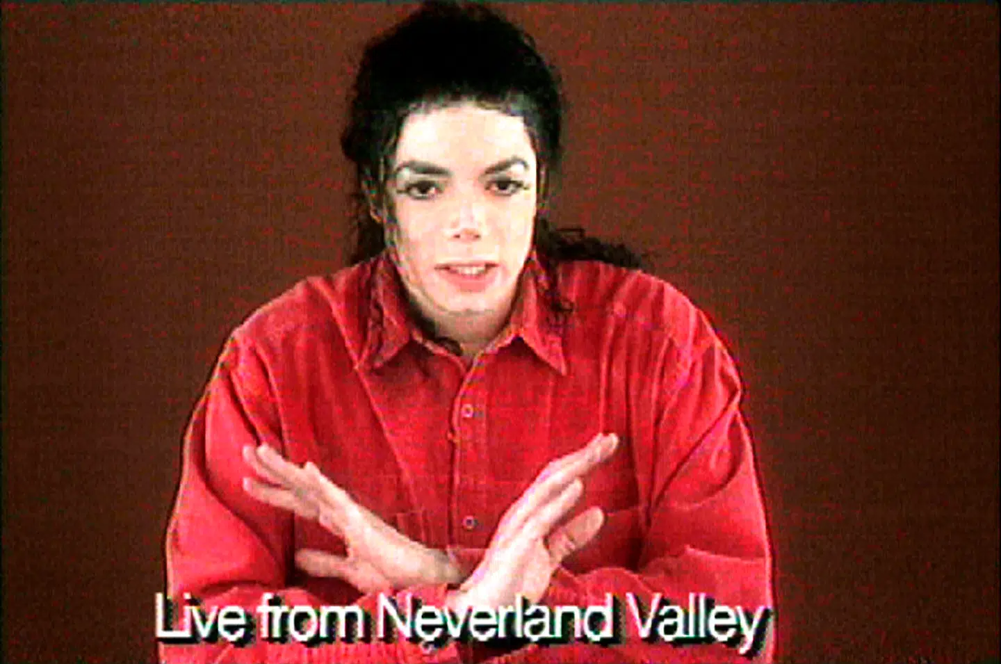 Grab fra den livevideo fra 1993, hvor Michael Jackson forsvarer sig mod anklagerne om seksuelle overgreb.