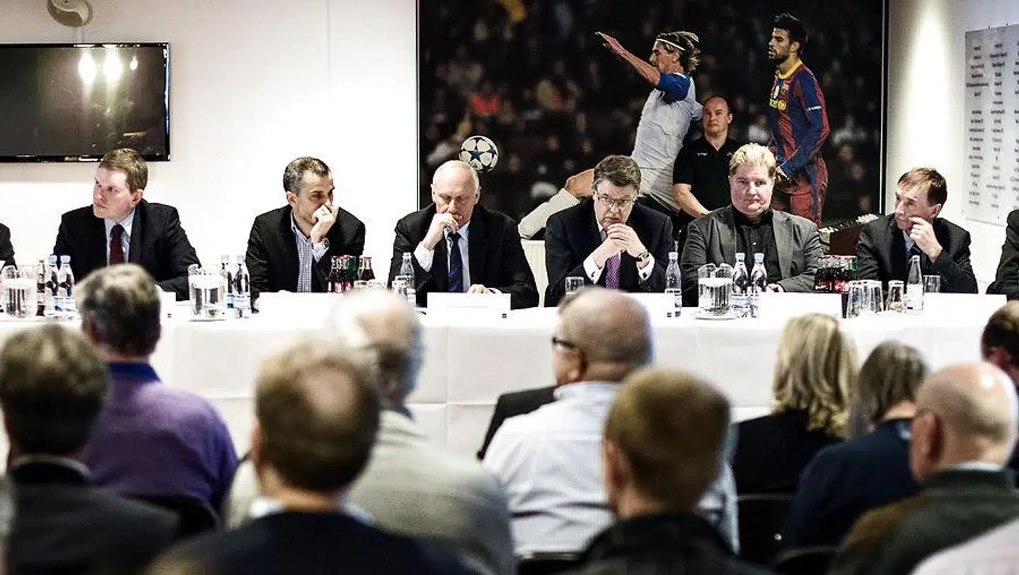 Erik Skjærbæk sidder her nummer to fra højre ved en generalforsamling i 2013.