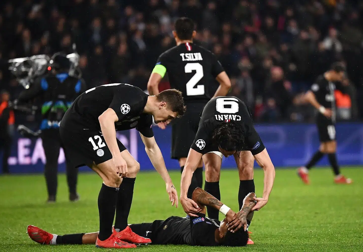 Presnel Kimpembe og PSG-stjerner i skuffelse.