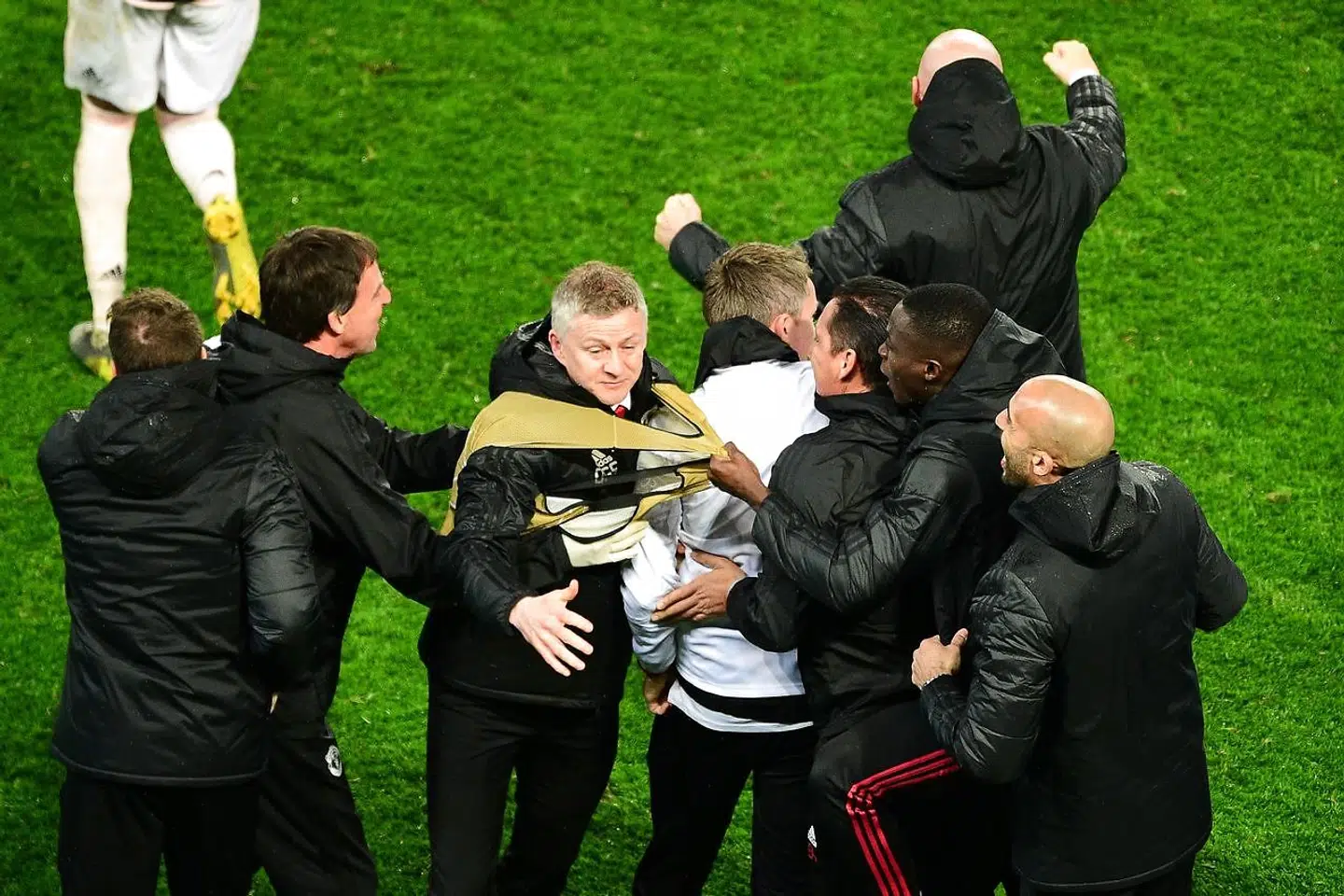 Eufori på United-sidelinjen.