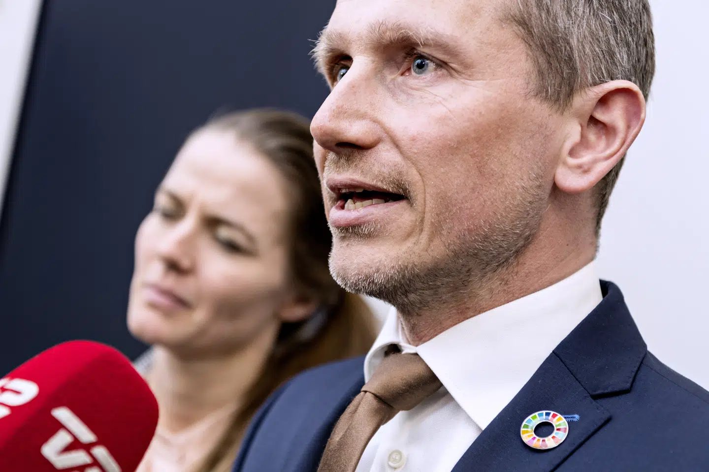 - Jeg skal ikke komme med nogen tidsplan. Der vil gå et par uger med at skrive aftaleteksterne. Hvor lang tid, der så vil gå med at forhandle dem, er op til partierne, siger finansminister Kristian Jensen (V). (Arkivfoto). Bax Lindhardt/Ritzau Scanpix