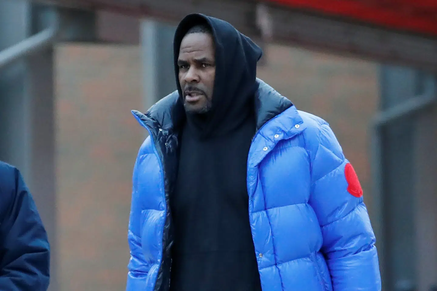 R. Kelly forlod fængslet i Chicago 25. februar efter at være blevet løsladt mod kaution. Kamil Krzaczynski/Reuters