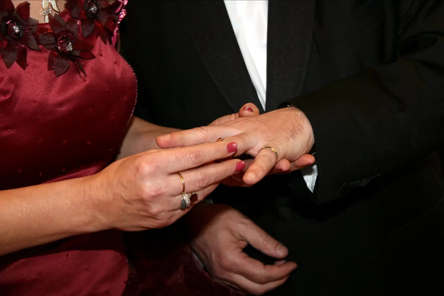 Folkekirken har et ritual til folk, der vil giftes. Men når folk skal skilles, er der ingen ritualer at finde i folkekirken. Det skal laves om, mener sognepræst. (Arkivfoto). colourbox/Free