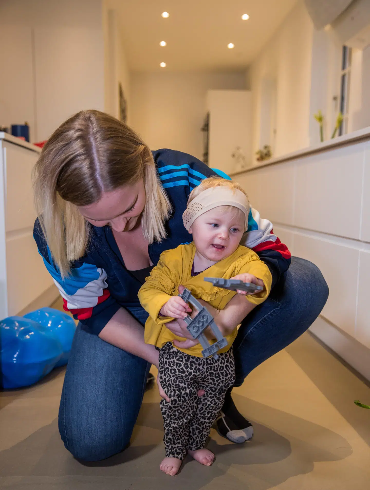 Pernille er fysioterapeut i 'The Back to Life Project'. Hun er blevet tæt knyttet til Lily i løbet af genoptræningen. Foto: Rasmus Skaftved.