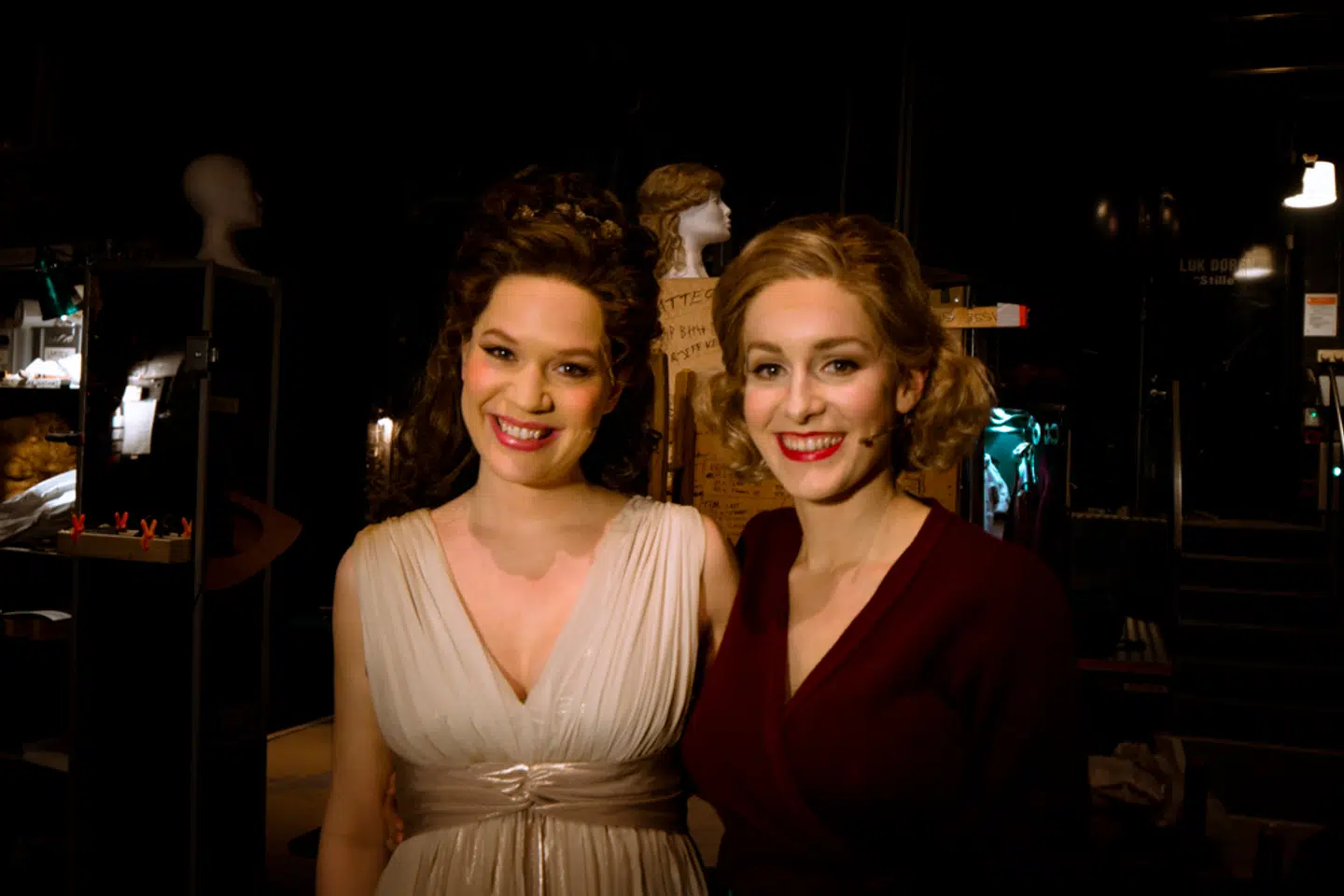 Amalie Dollerup og Karin Nordly-Holst, der overtager rollen som musen Polyhymnia.