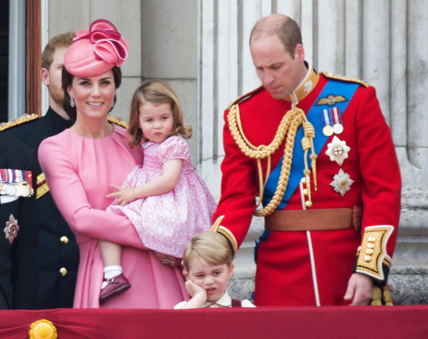 Her ses prins William og hertuginde Kate med deres to børn, prins George og prinsesse Charlotte.
