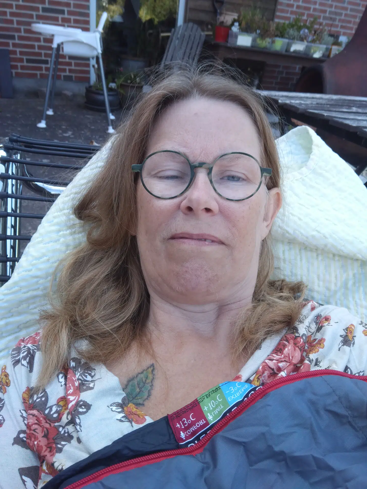 Nogle dage har Britta Astrup energi til at komme ud at gå en tur. Det nyder hun meget.