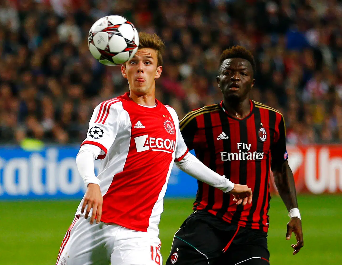 Lucas Andersen i aktion for Ajax Amsterdam i en kamp mod AC Milan i Champions League i oktober 2013.