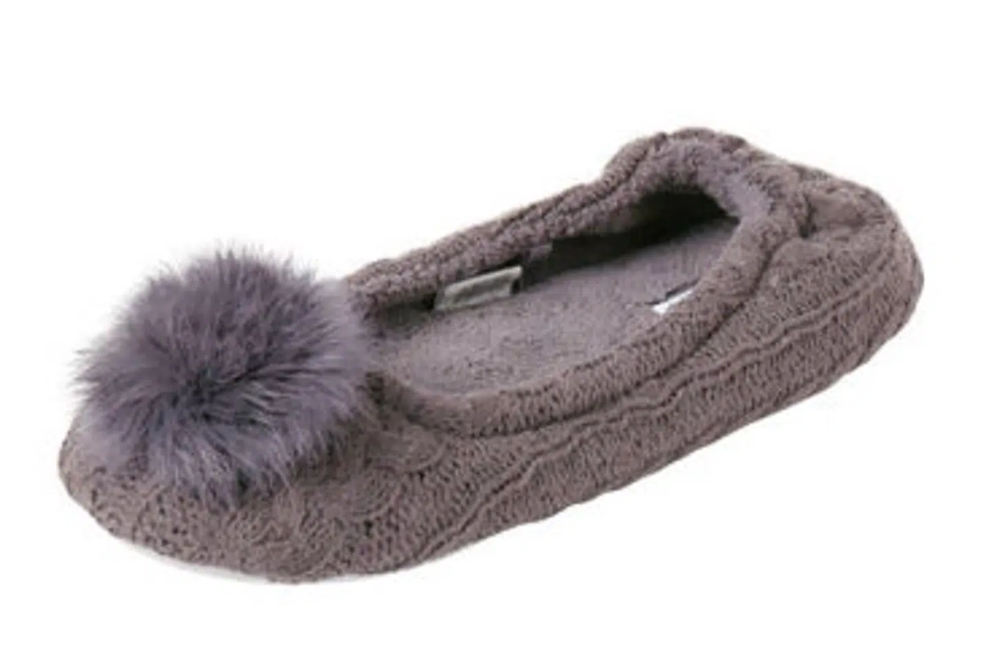 En hjemmesko bliver ikke længere solgt i Bilka og Føtex. Det sker, da butikkerne er blevet opmærksomme på, at der er kaninpels på. Tine Toxværd Larsen, Salling Group/Free