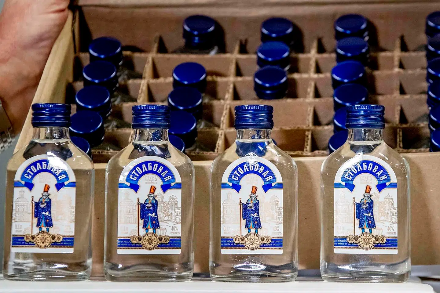 90.000 flasker af denne type vodka er blevet beslaglagt i Holland på grund af mistanke om, at den russiske vodka skulle sejles til Nordkorea og er tiltænkt Nordkoreas leder, Kim Jong-un, og hans militære ledere.