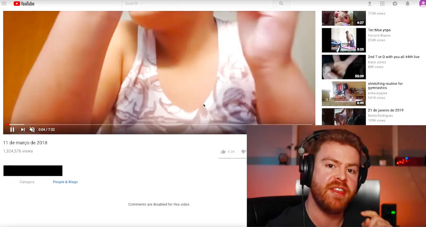 Brugeren Matt Watson (lille foto nederst til højre) gør i en video på YouTube opmærksom på, hvordan pædofile i kommentarsporet til uskyldige videoer af børn linker til børneporno eller indsætter tidskoder i videoerne, hvor de tolker børnenes positurer seksuelt. Sagen har fået flere store annoncører til at indstille sin aktivitet på YouTube, og videotjenesten har i kølvandet slettet 400 kanaler og lukket millioner af kommentarspor.. (Foto: Skærmbillede/YuoTube/Ritzau Scanpix)