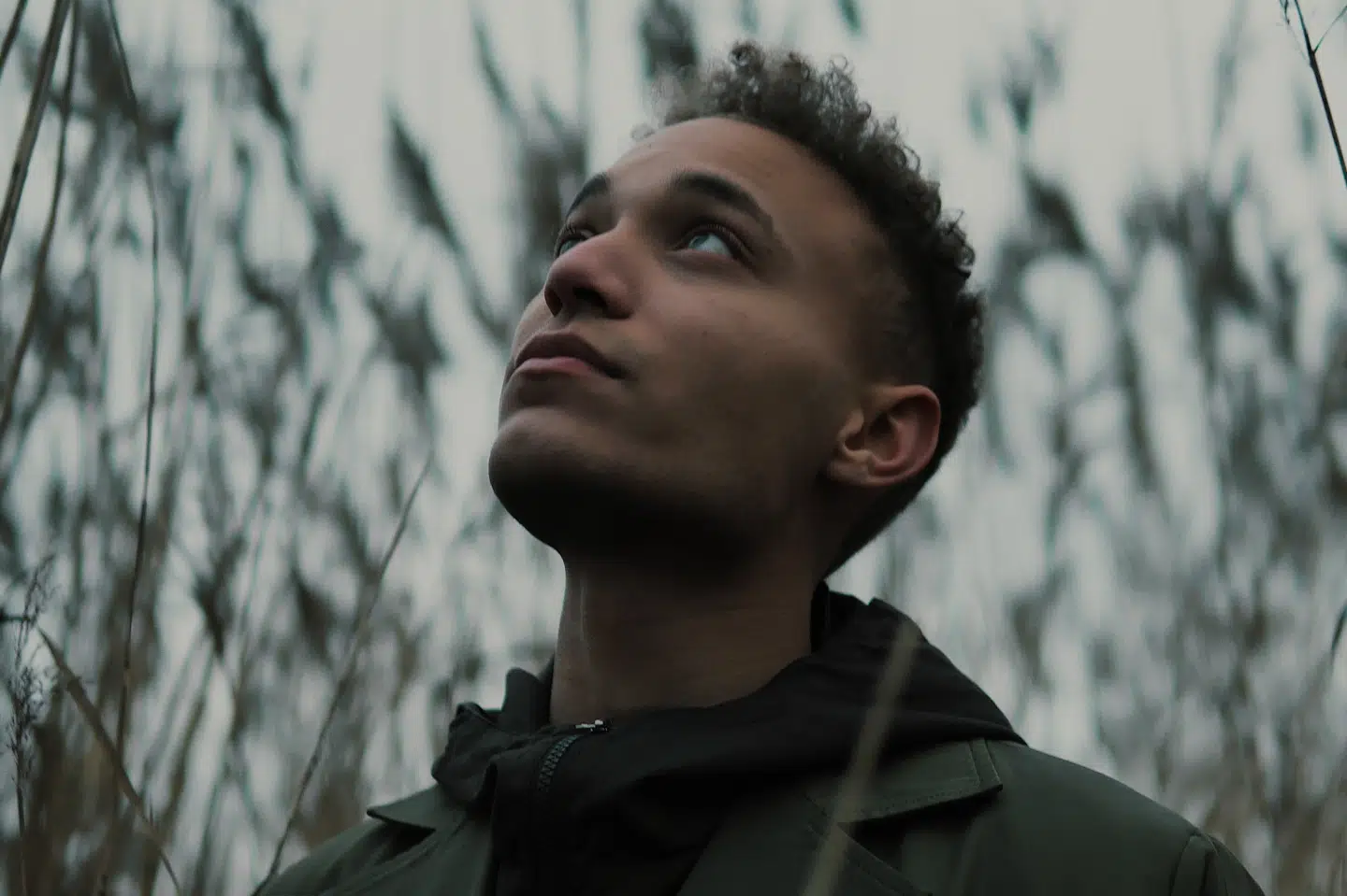 Alexander Oscar flyttede for nylig til København for at dedikere sig 100 procent til musikken. De første par uger sov han på en luftmadras hos sin manager. TOM MCKENZIE/Free