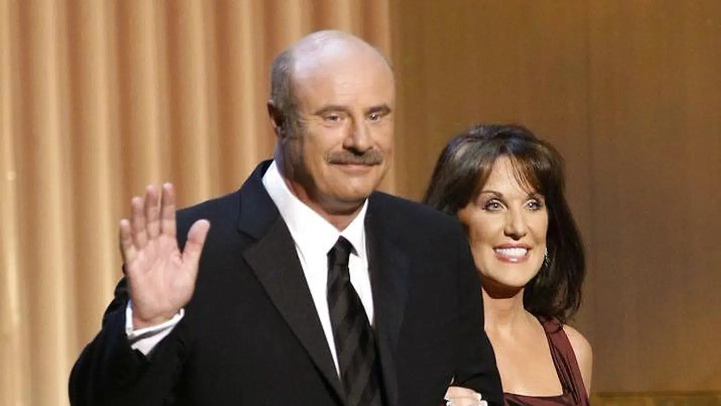 Arkivfoto af Dr. Phil McGraw og hans kone, Robin, ved Emmy-uddelingen i 2009.