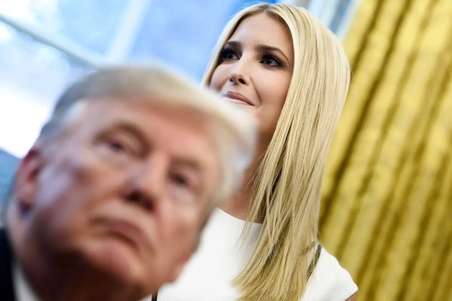 Incest til aftenkaffen. Donald Trump chokerede alle, da han i et interview med radiovært Howard Stern bemærkede: 'Hvis Ivanka ikke var min datter, ville jeg sikkert date hende.« Dén kommentar har bl.a. først til det faste indslag 'Donald Trump vil bolle sin datter' i programmet 'The Daily Show med Trevor Noah'.