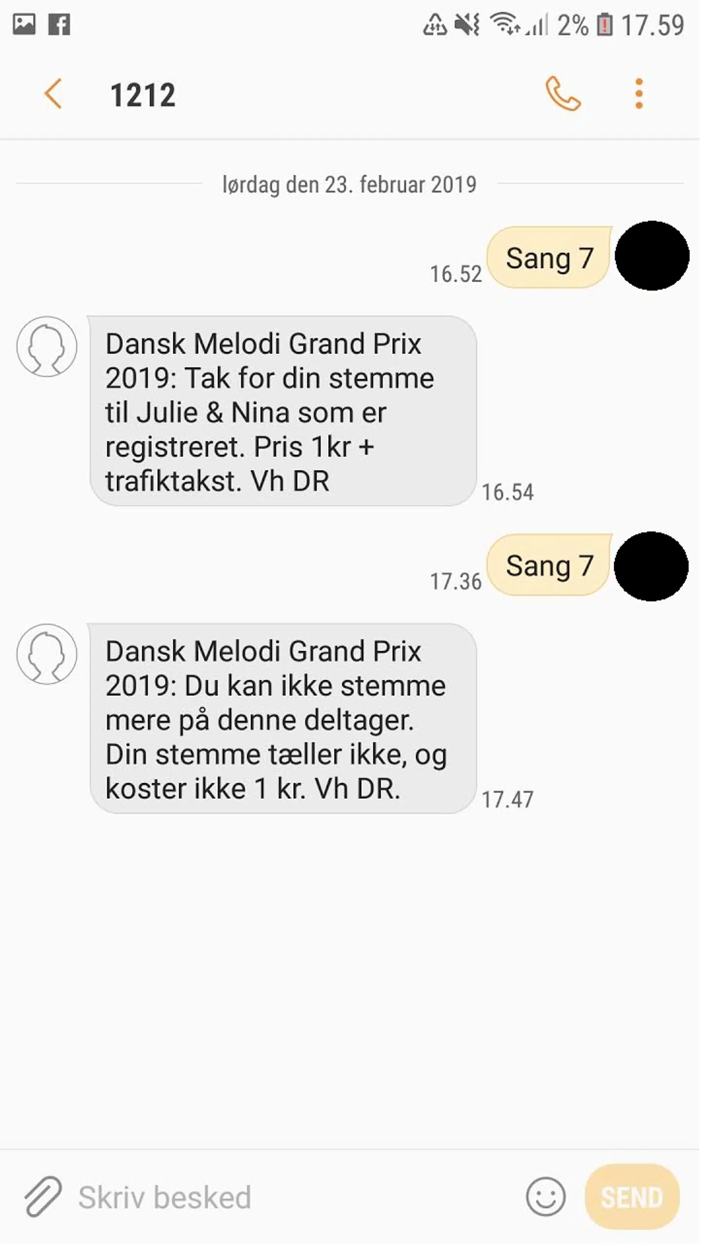 Beskeden Kristina Pedersen fik tilbage fra DR. Bemærk tidspunkterne. Grønland er fire timer bagud Danmark. Derfor er klokken 17:36 og ikke 21:36 på hendes telefon.