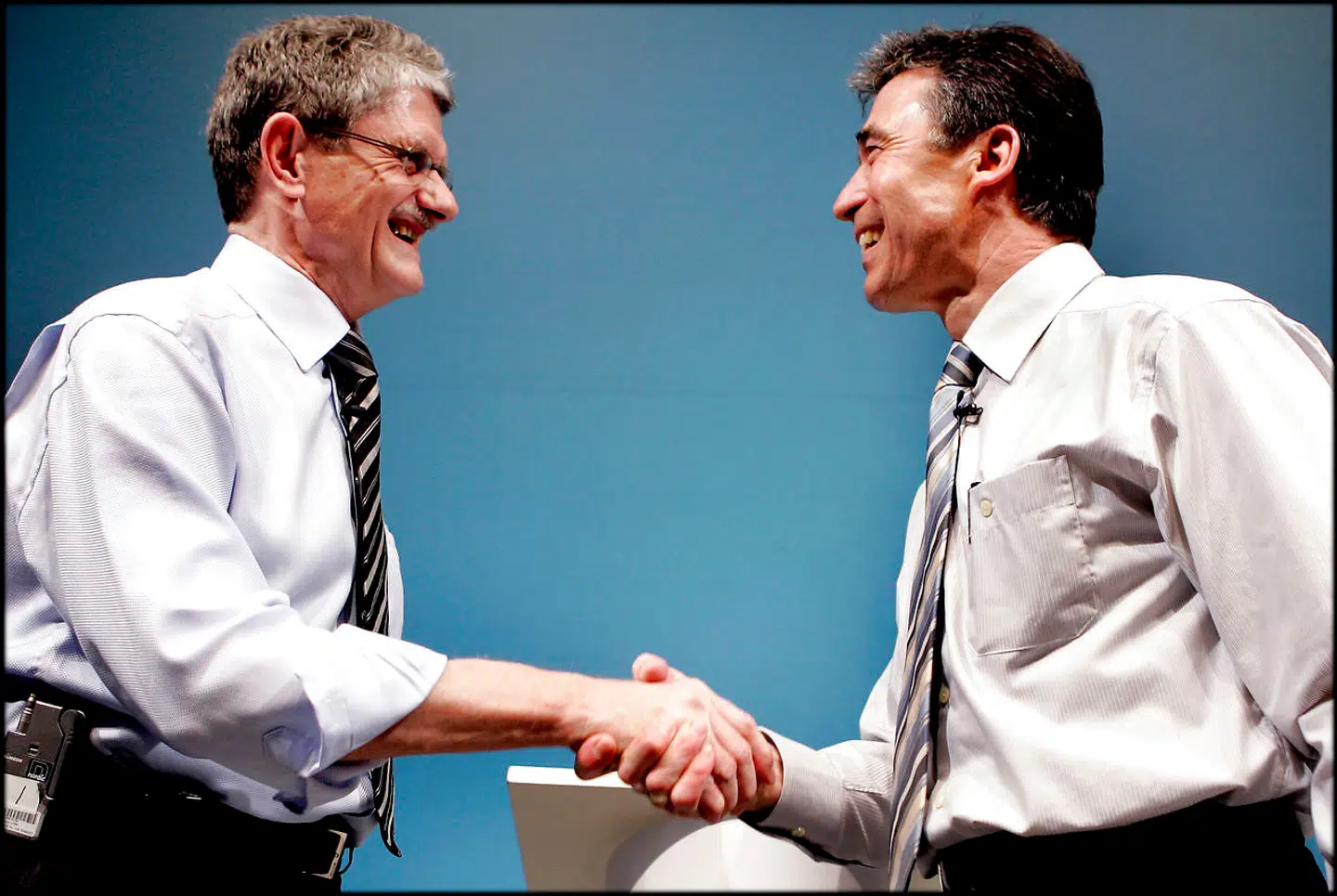 2005. Socialdemokraternes formand Mogens Lykketoft og statsminister Anders Fogh Rasmussen (V) duellerer i Brøndbyhallen.