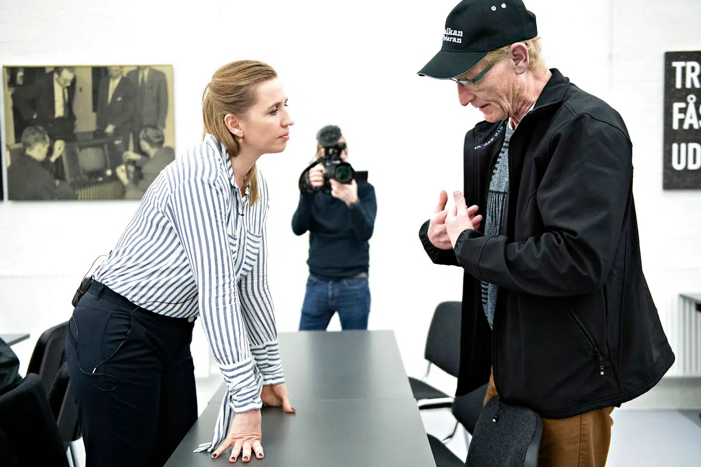 Mette Frederiksen snakker med en Bosnien-veteran på et fyraftensmøde med 3F. 17:30 3F fyraftensmøde, Odense. Tirsdag den 19. februar 2019.