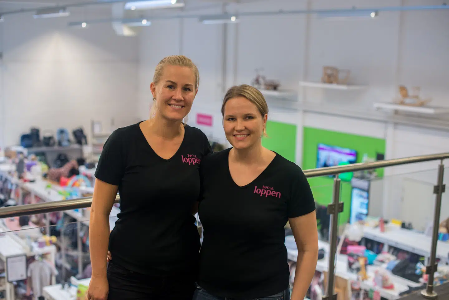 Sofie Brandt og Johanne Kiel Nielsen i deres oprindelige butik i Valby, som de stadig selv styrer.