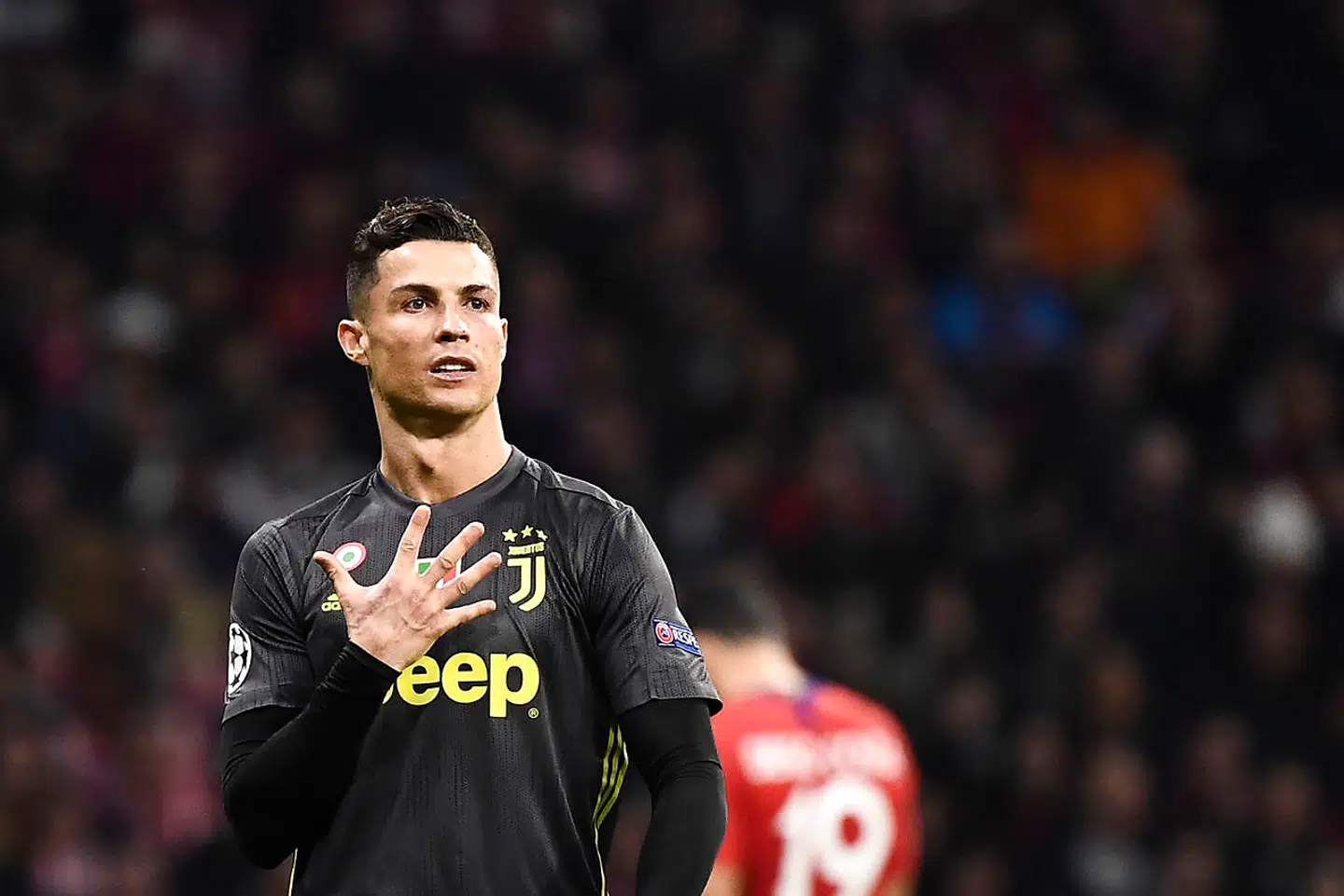 Fem fingre fra Cristiano Ronaldo.