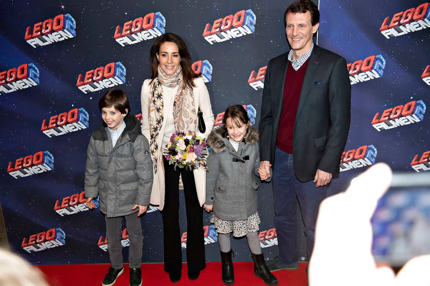 Gallapremie på Lego-filmen 2. Prins Joachim og prinsesse Marie sammen med deres børn, prins Henrik og prinsesse Athena i februar 2019.