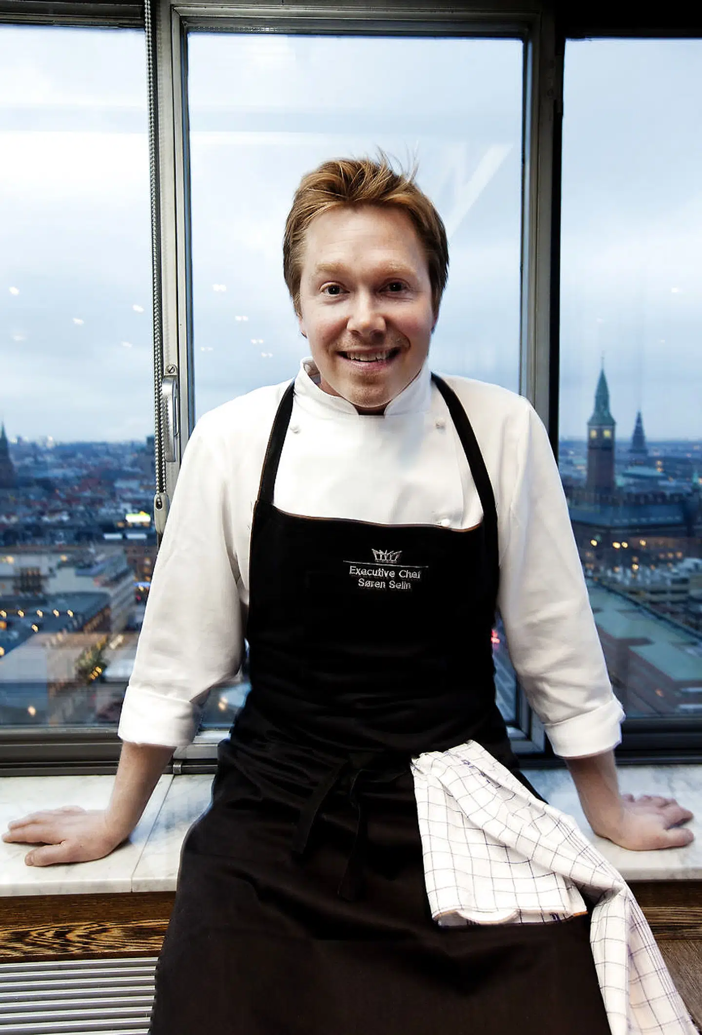 Søren Selin joker med, at han som oftest spiser personalemad, når han har fri, og hentyder til de mange arbejdstimer.