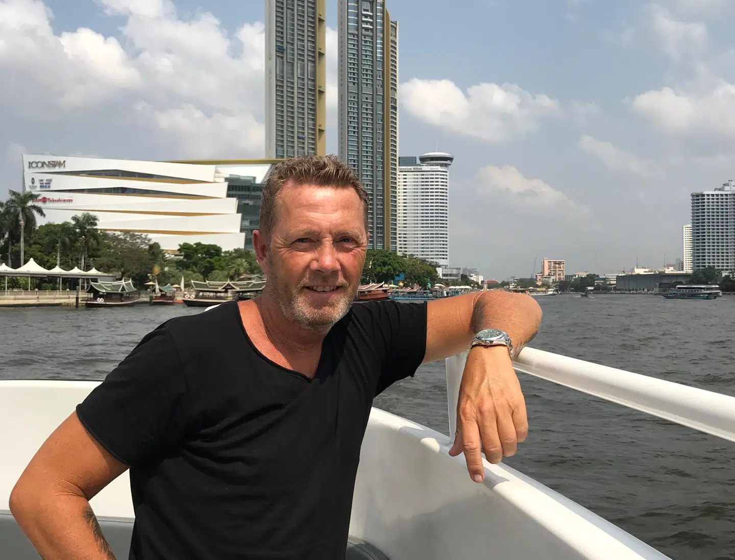 Jan Poulsen endte med at betale 28.000 kroner for at komme hjem fra sin ferie i Thailand.
