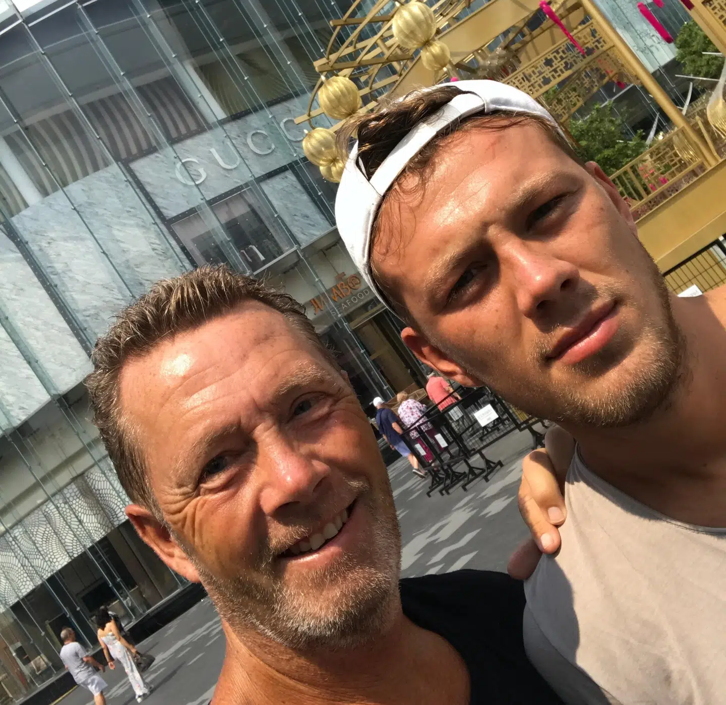 Jan Poulsen og hans søn, Jonas, havde planlagt en hyggelig og afslappende ferie. Den endte dog med at blive en meget dyr affære.