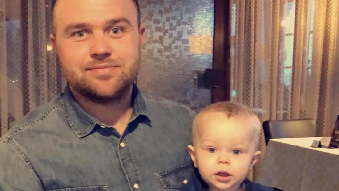 Martin og sønnen Lewi. Billedet er taget på Smakkerup Kro.