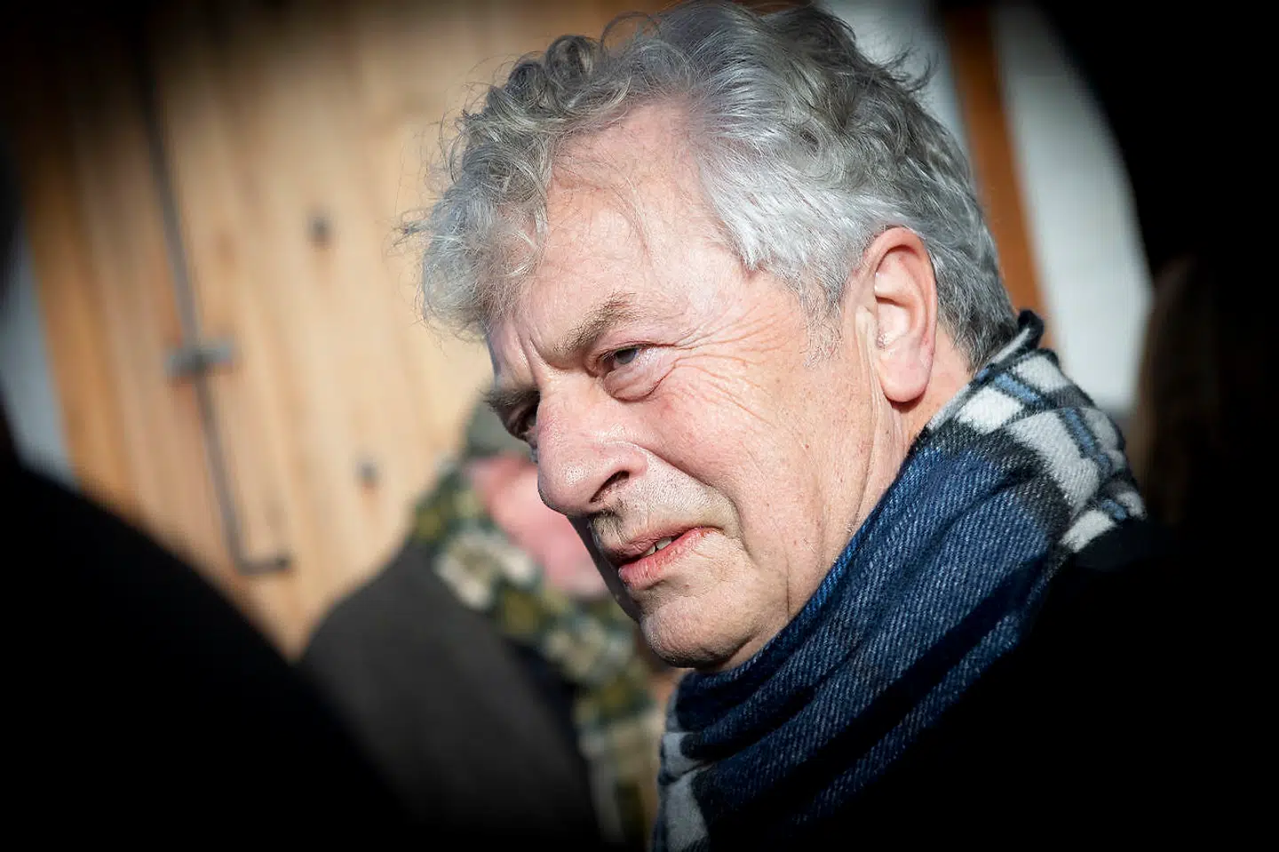 Erik Stephensen, Ole Stephensens bror talte ved bisættelsen i Holte Kirke fredag den 15. februar 2019. det gjorde gammel ven og kollega Jørgen Koldbæk også.