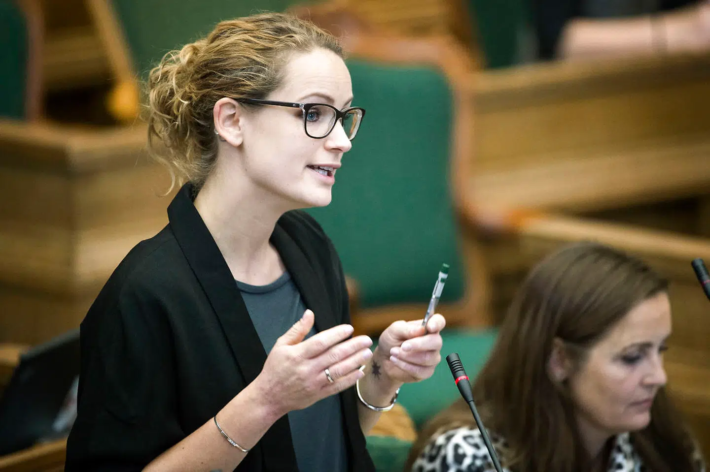 Den mest popuære partileder, Pernille Skipper (EL) med nr. tre i baggrunden: Pia Olsen Dyhr (SF)