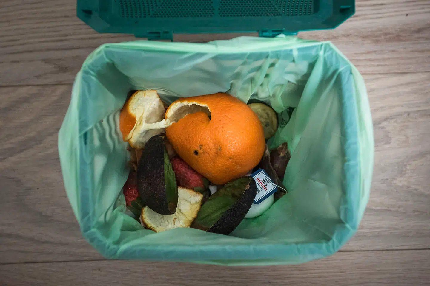 I Københavns Kommune bruger mange skraldespande med nedbrydelige poser til genanvendeligt affald.