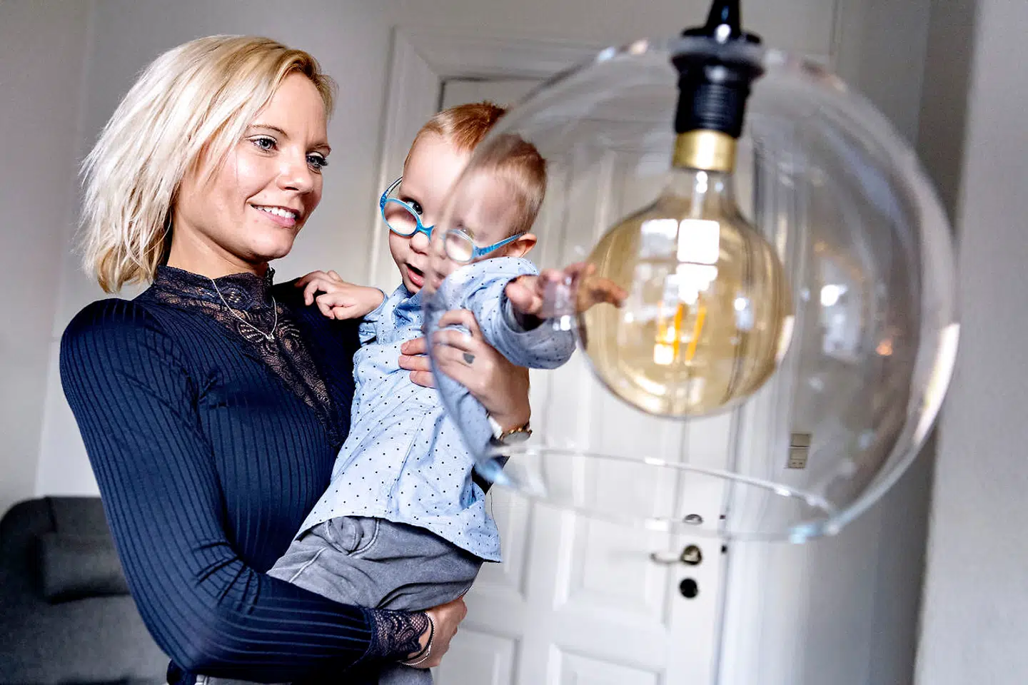 Magnus er meget nysgerrig på sine omgivelser og vil gerne lege som alle andre børn på to år.