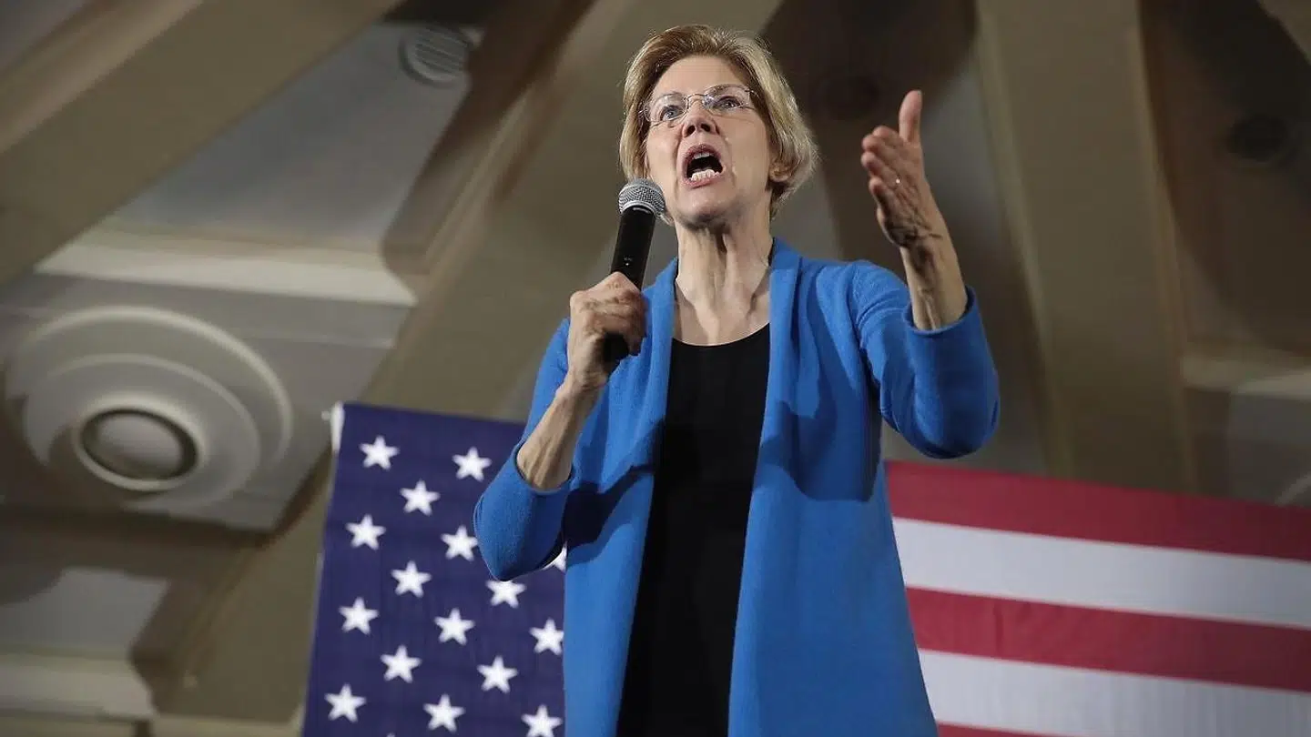 Den demokratiske senator Elizabeth Warren holder her tale til et politisk møde på University of Iowa 10. februar 2019.